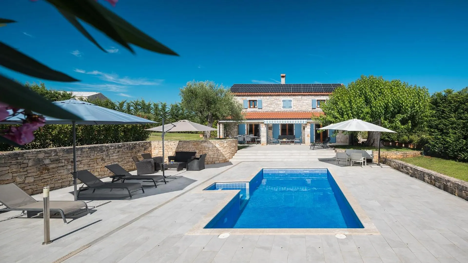Mon Perin Castrum - House Of Nice Memories Bale